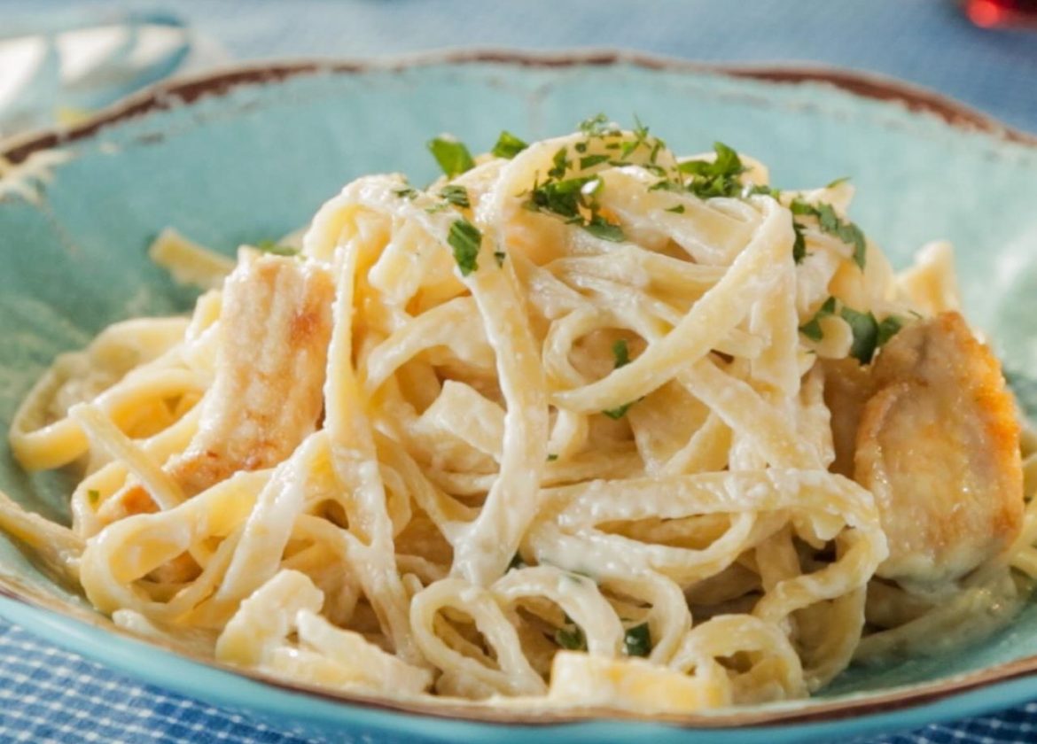 Homemade Alfredo Sauce: Creamy and Irresistible - Yummy treats