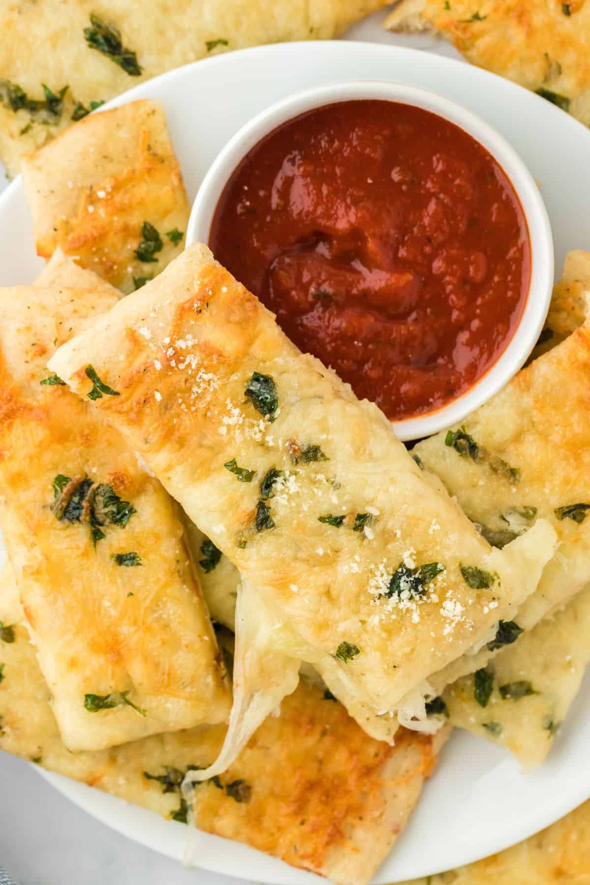 Easy Cheesy Bread Sticks - Yummy treats